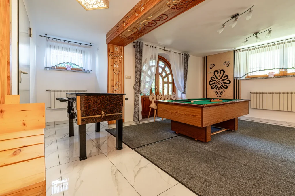 Sala gier: bilard, Dom Wczasowy Bernadeta